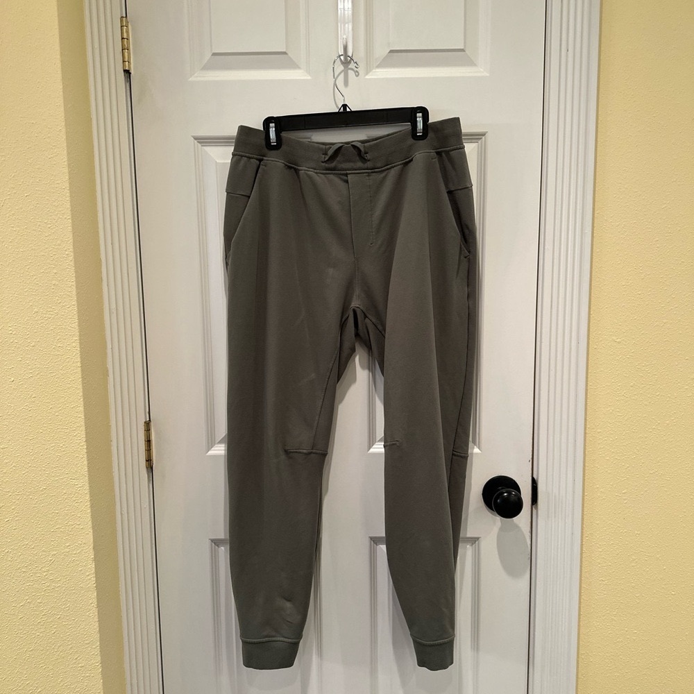 Lululemon men’s Olive Jogger Pants